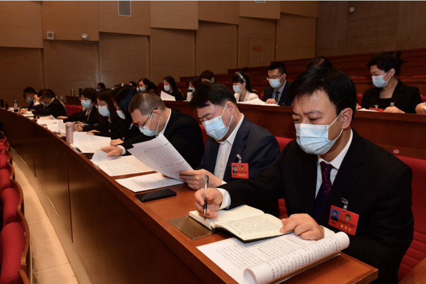 西安市雁塔區(qū)第十八屆人代會(huì)第二次會(huì)議召開(kāi)，億誠(chéng)董事長(zhǎng)李妮與會(huì)建言