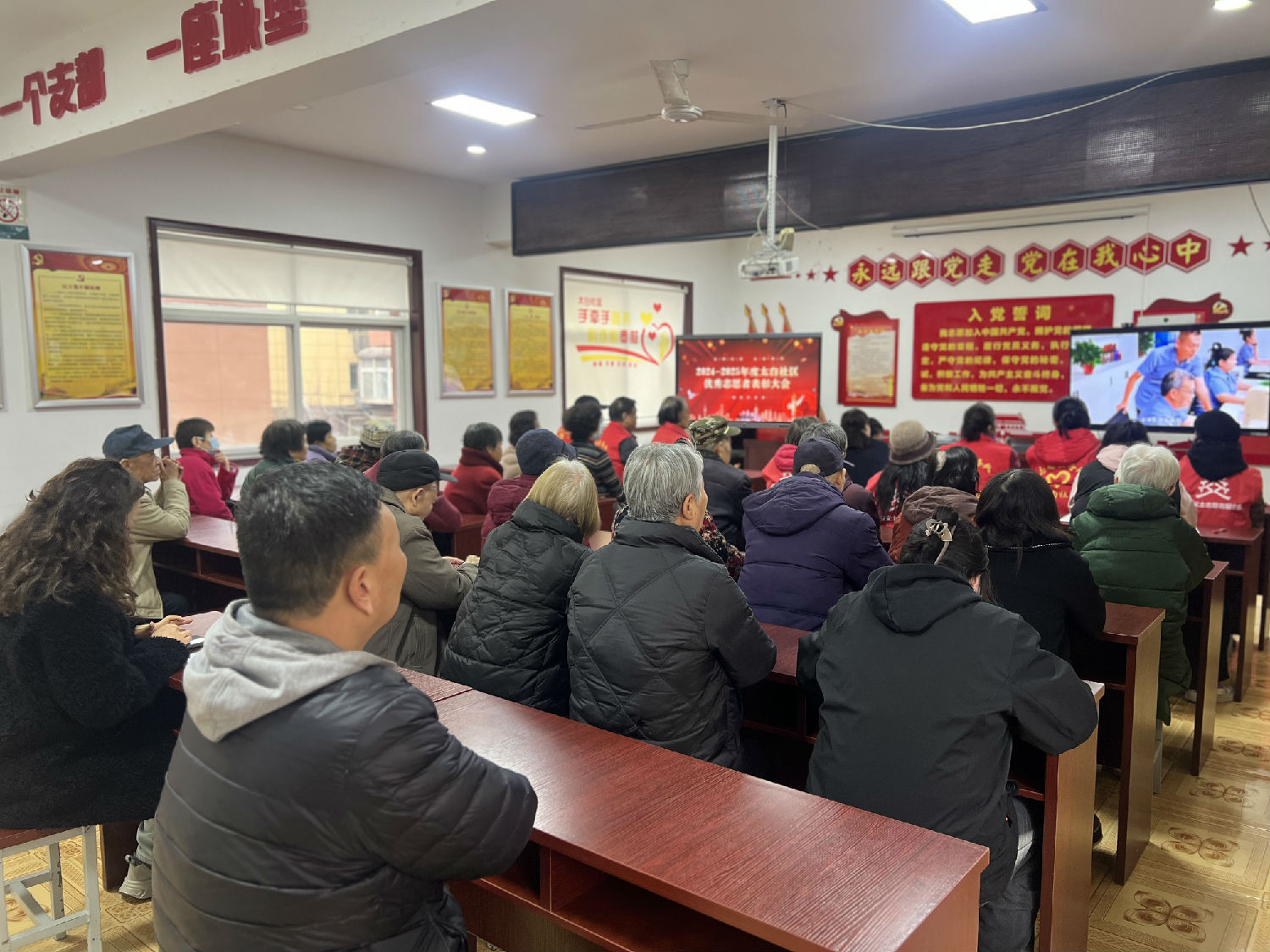 人大代表助力3?5表彰志愿，傳承雷鋒精神